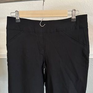 Black capri pants